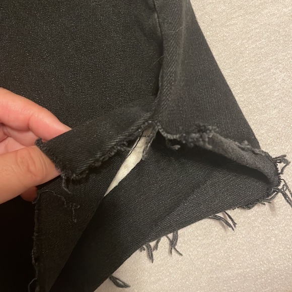 Cute black Levi’s 501 shorts, I would say it’s pretty high rise - Picture 6 of 7